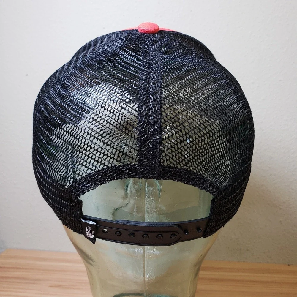 The North Face Mesh Back Snapback Hat Cap Black Red‎ Gorpcore Outdoorsman Hiking